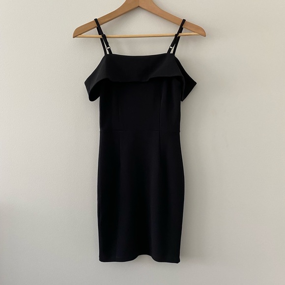 NWOT H&M Off-shoulder dress - Picture 2 of 3